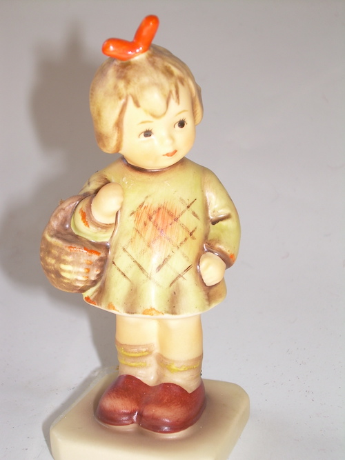 Hummel figurine Pretty Posie, original MI Hummel Collection, gift-boxed 